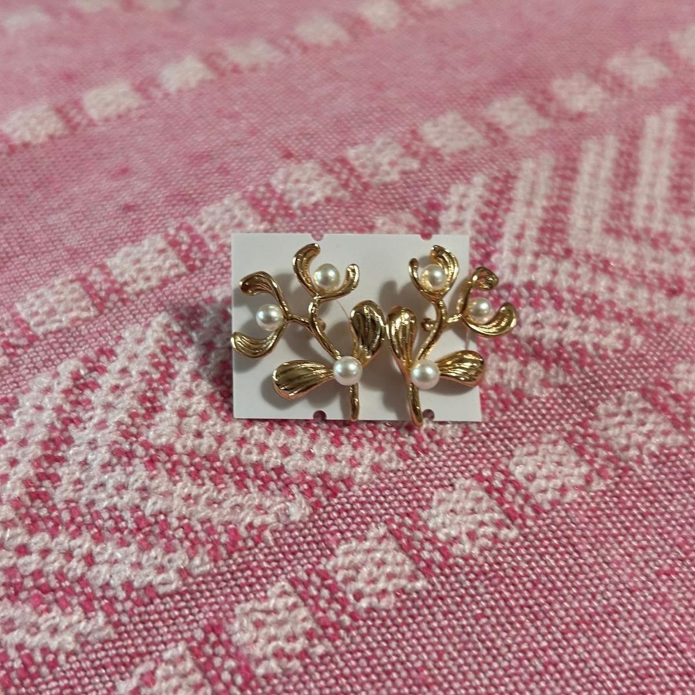 Gold and Pearl Floral Earrings New